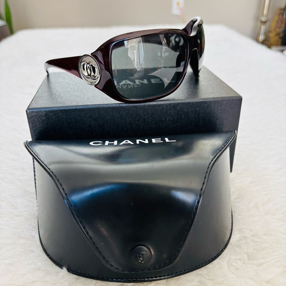 CHANEL Dark brown Frame Black Lenses Sunglasses w/ case/box